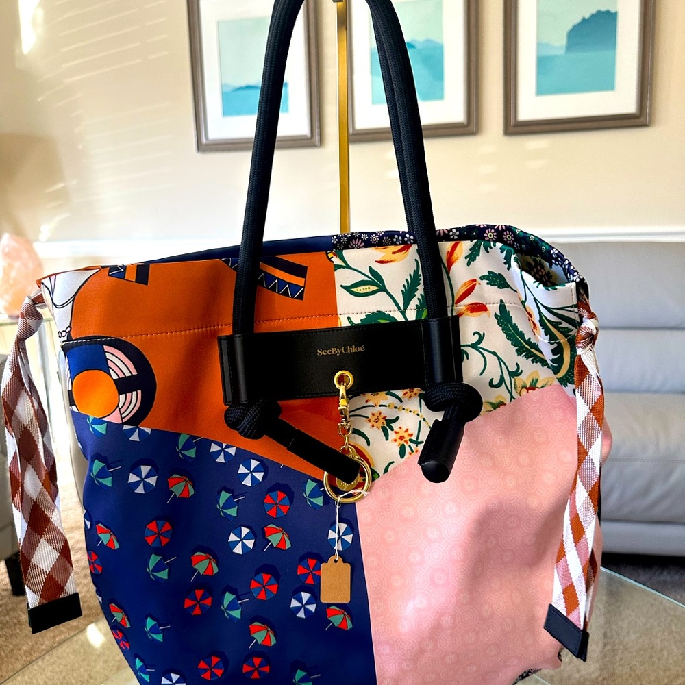 See by Chloe /CHLOE short shoulder bag- Silk. Comes with dustbag.